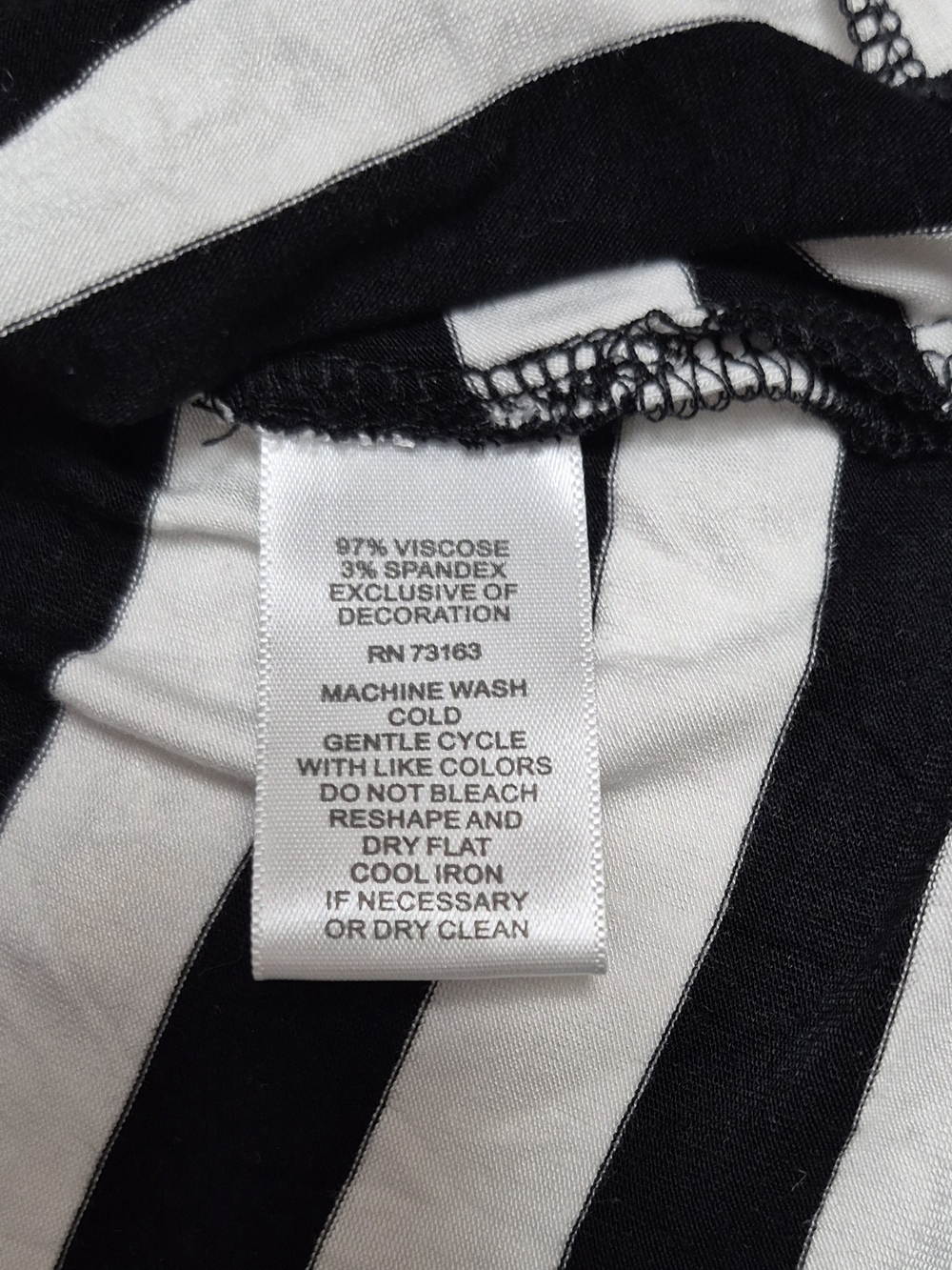 Cable & Gauge Black & White Striped Top – XL – Crochet Neckline – Stretch - Picture 6 of 7